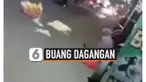 IBU-IBU BUANG DAGANGAN KE JALAN, KESAL KARENA TAK LAKU