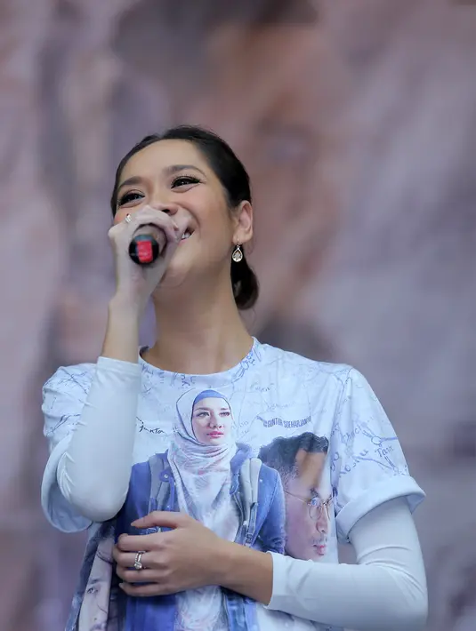 Ibu seorang anak, Noah Sinclair, itu mengaku kagum dengan perjuangan umat muslim di Negeri Gingseg tersebut. Ia melihat perkembangan dan cara mengamalkan agama begitu besar. (Andy Masela/Bintang.com)