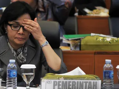 Menteri Keuangan Sri Mulyani saat mengikuti Rapat Kerja dengan Badan Anggaran (Banggar) DPR di Kompleks Parlemen, Senayan, Jakarta, Kamis (25/8). (Liputan6.com/Johan Tallo)