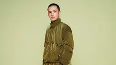 Relaksasi PPKM di tengah pandemi Covid-19 membuat industri seni Tanah Air kembali menggeliat. Morgan Oey menyambutnya dengan penuh semangat. Setelah merilis film Mertua Versus Menantu, aktor kelahiran Singkawang, 25 Mei 1990 ini terlibat pertunjukan musikal Cek Toko Sebelah dan reading naskah film terbaru bersama sineas Garin Nugroho. (Foto: Dok. Manajemen Avatara88)