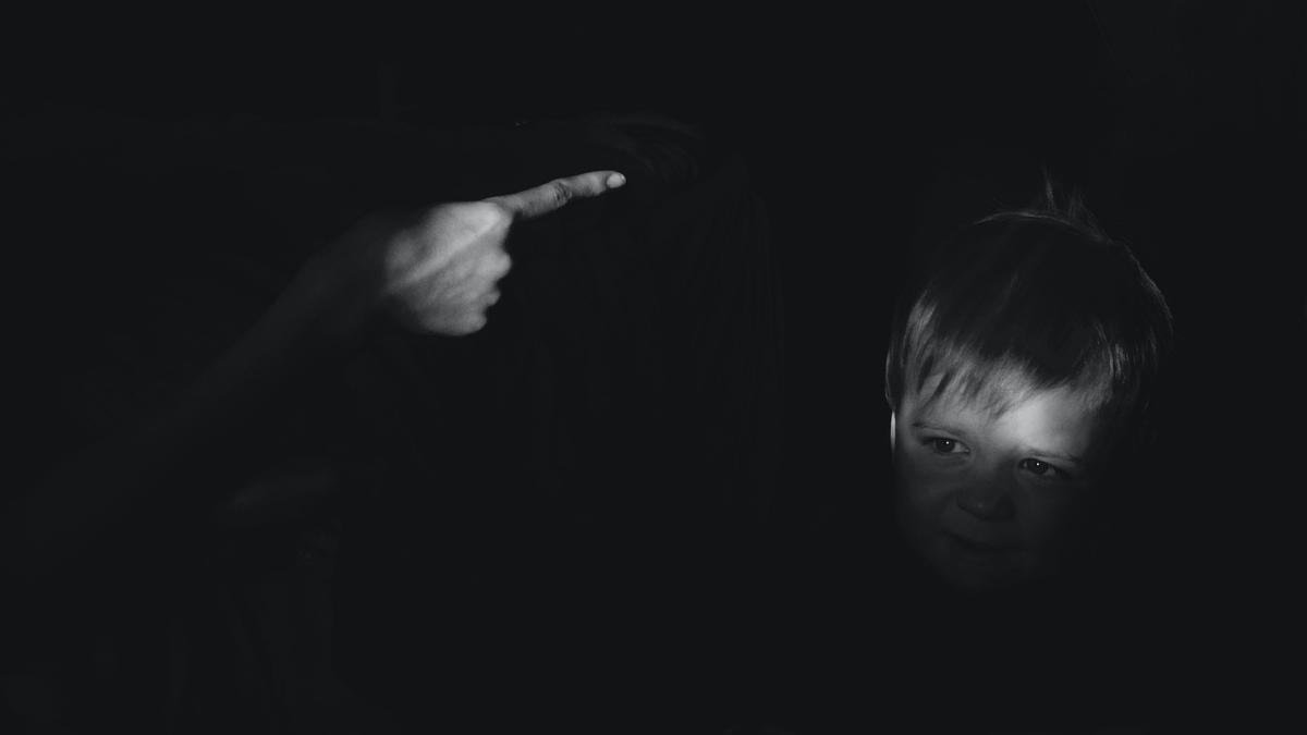 Demi Uang dari Mantan Suami, Ibu di Ukraina Rekam Aksi Pukuli Anak