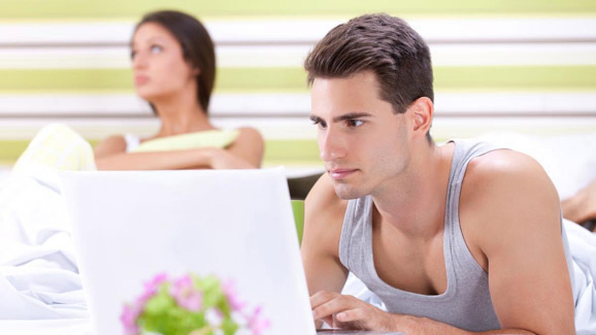 5 Alasan Pria Suka Nonton Film Porno dan Wanita Juga Perlu Tahu - Lifestyle  Fimela.com