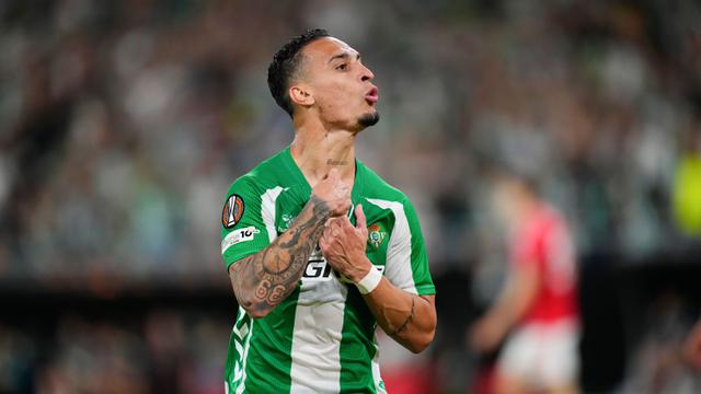 Foto: Sumbang 1 Gol dan 1 Assist, Antony Selamatkan Real Betis dari Kekalahan di Europa League