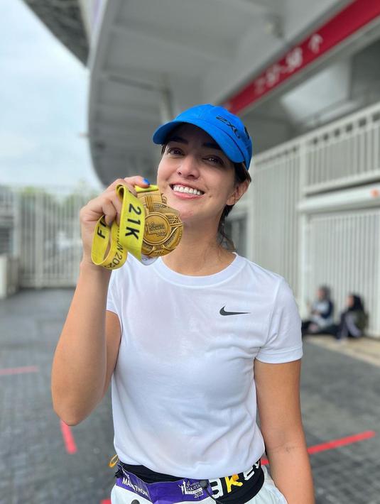 Dirinya juga mengungkapkan mulai latihan untuk marathon sejak waktu subuh. Bahkan, ibu tiga anak ini tak menampik bagaimana lelahnya saat menjalani latihan marathon. (Liputan6.com/IG/@ramadhaniabakrie)