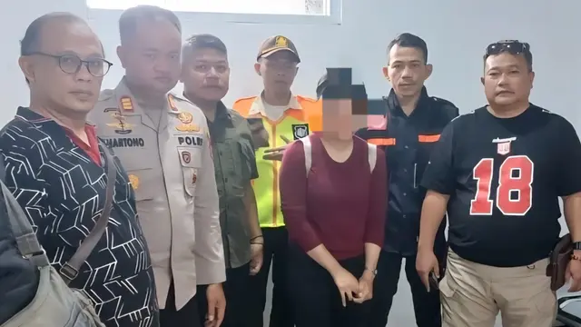 Pihak kepolisian menangkap seorang wanita berinisial OMY (23) yang diduga membuang mayat bayi di toilet Stasiun Citayam, Depok.