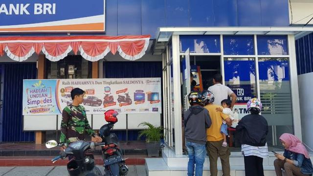 BRI berupaya mempercepat proses recovery jaringan kantor dan layanan digital perbankan yang bermasalah pasca-musibah gempa bumi 7,4 magnitudo yang menimpa Palu. (Dok BRI)