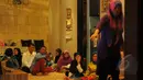 Suasana kediaman Olga Syahputra di Jalan Kresna Raya no. 4 Duren Sawit, Jakarta Timur, Jumat (27/3/2015). Warga mulai berdatangan untuk mengucapkan belasungkawa (Liputan6.com/Faisal R Syam)