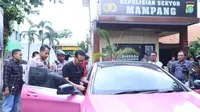 Mercedes-Benz CLA 200 yang hilang 2 bulan dicuri sopir dikembalikan polisi. (Dok Polsek Mampang)