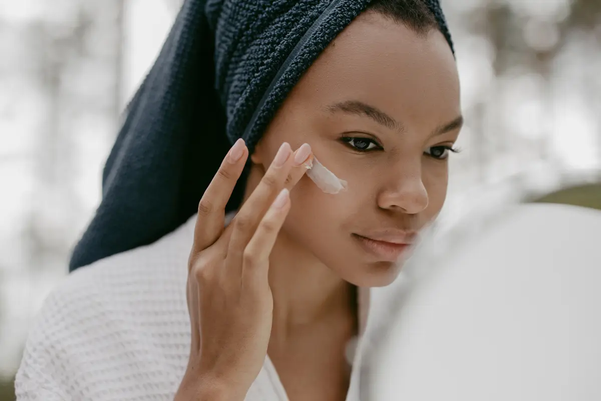 How To: Cara Memakai Day Cream dan Sunscreen untuk Dapatkan Kulit Sehat