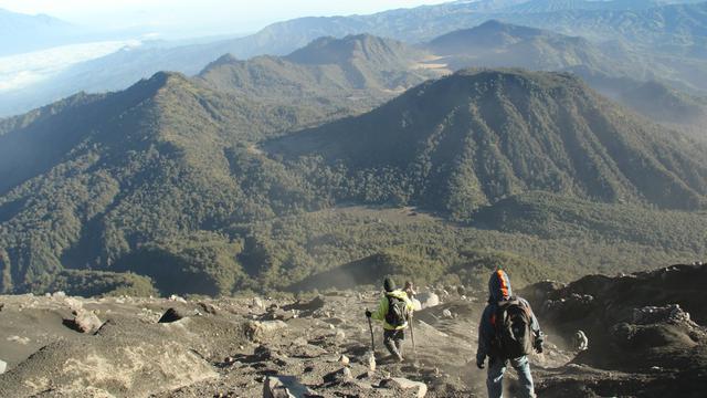 Dikonservasi, Jalur Pendakian Gunung Semeru Ditutup Sementara