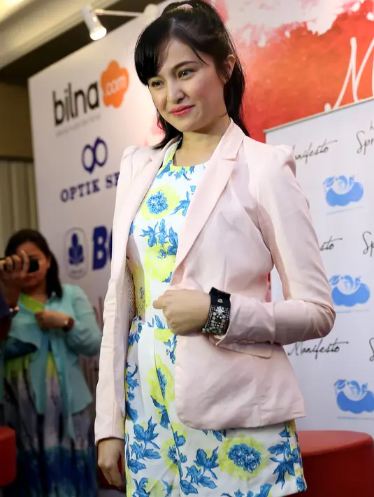 Mau cantik seperti Marshanda, cobalah bergaya dan berpikir layaknya anak muda (Foto: Galih W Satria)