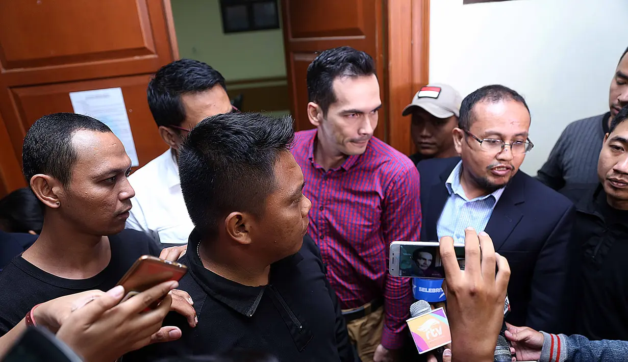 Tsania Marwa menggugat cerai Atalarik Syah pada 14 Maret 2017. Pernikahan yang dibina sejak 10 Februari 2012 itu telah membuahkan dua orang anak. Tsania ngotot cerai, sedankan suaminya mencoba mempertahankan. (Nurwahyunan/Bintang.com)