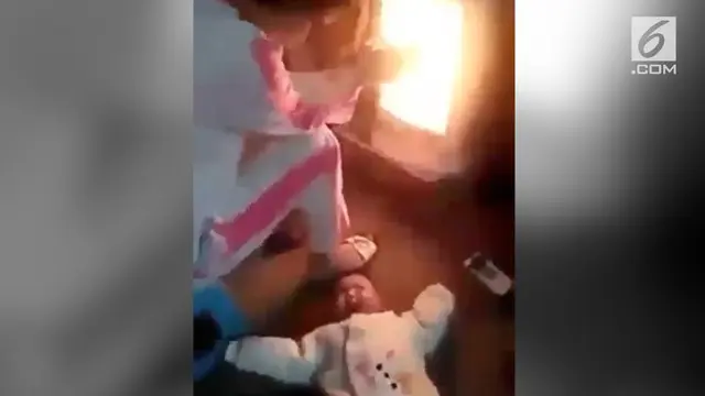 VIDEO: Bayi Dipukul Ibunya Sendiri karena Kepanasan