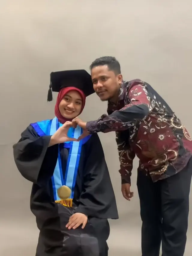 Wisuda Nafha Firah Tunangan Mamat Alkatiri