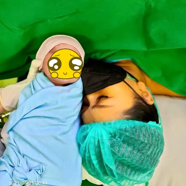 Tata Janeeta Lahirkan Anak Laki-Laki secara Caesar, Ini 6 Momen Persalinannya