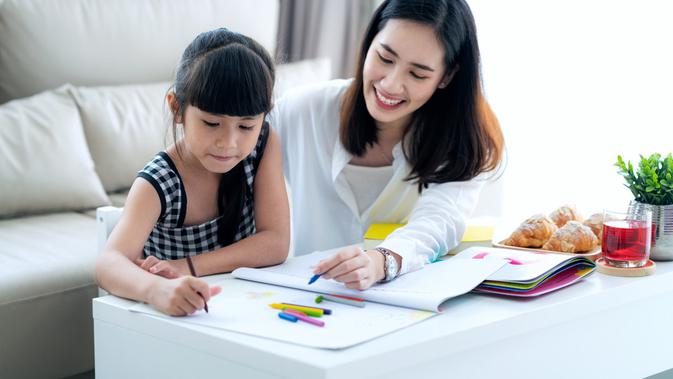 Tips Melatih  Anak  Supaya Fokus Belajar Daring di Rumah 