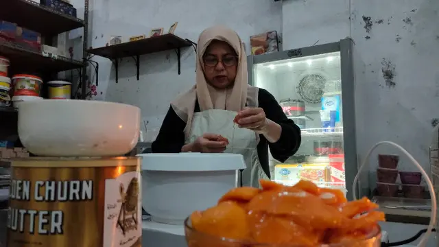 Cerita Pelaku UMKM Cirebon Olah Kue Bolu Dengan Mangga Gedong Gincu