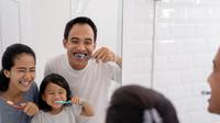 Ilustrasi membiasakan si Kecil menyikat gigi sejak dini/Shutterstock.