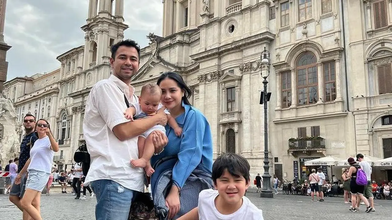 8 Potret Gaya Stylish Nagita Slavina di Italia dengan Tas Mewah Seharga Rp162 Jutaan