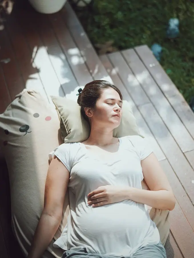 Hamil 4 Bulan, Ini 5 Potret Baby Bump Sabai Morscheck yang Kian Memesona