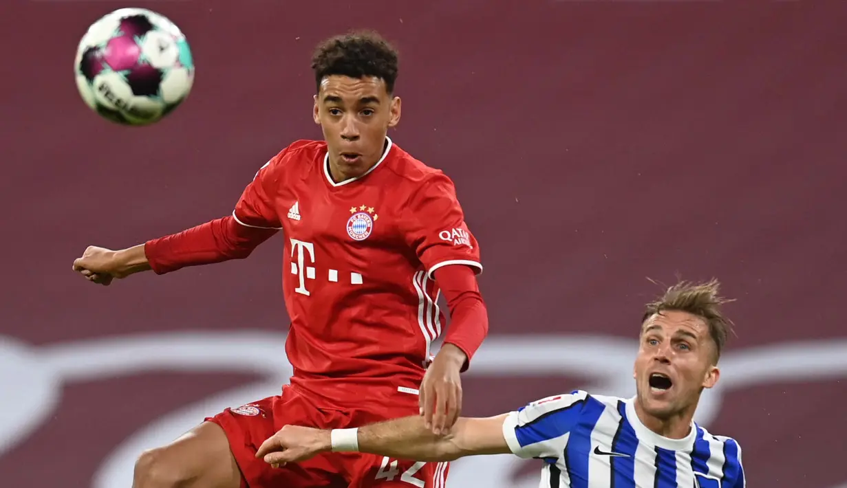 Didikan akademi Chelsea Jamal Musiala (kiri) mengorbit di Bundesliga setelah bergabung ke Bayern Munich pada 2019. (AFP/Christof Stache)