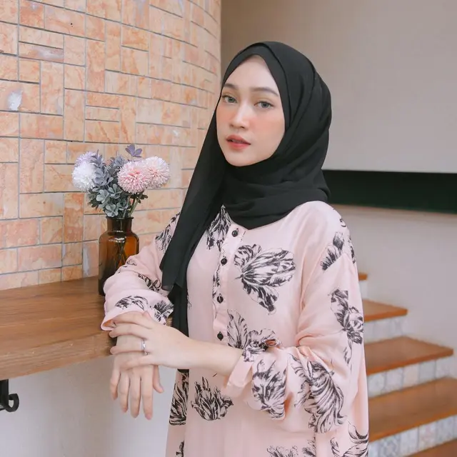 Resmi Menikah, Ini 6 Potret Selebgram Sinta Sri Antan