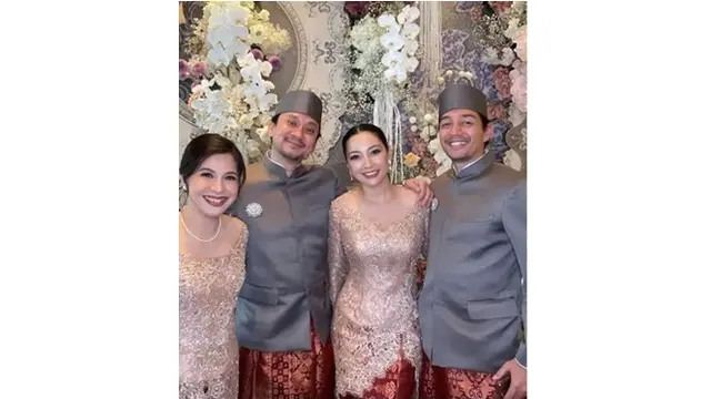 Vincent Rompies Rayakan Ultah Pernikahan ke-18, Ini 6 Potretnya Bersama Istri