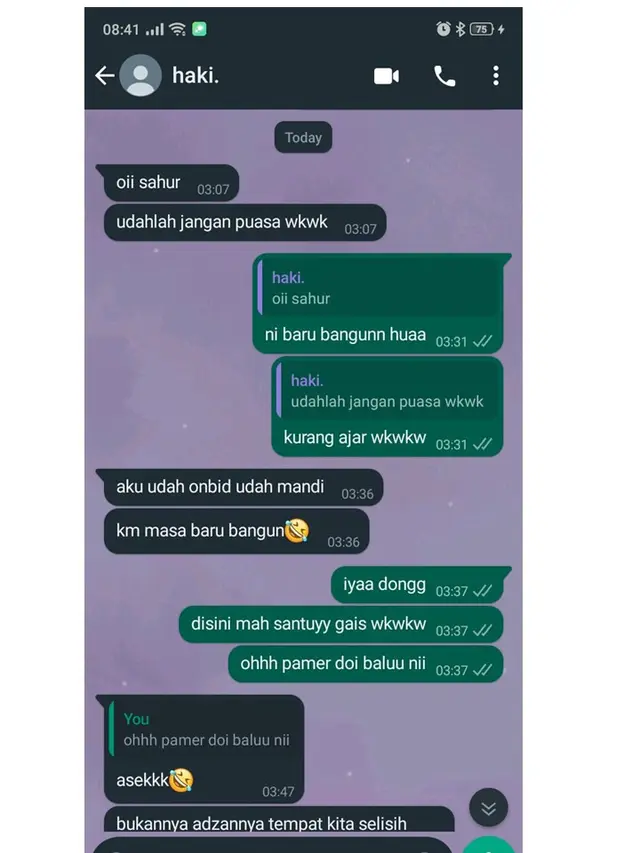8 Chat Bangunin Pacar Sahur Ini Bikin Senyum Sendiri