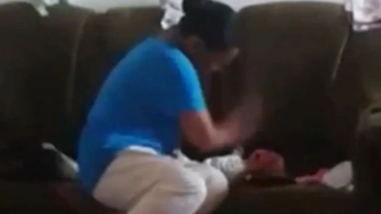 Tak Henti Menangis, Ibu Kejam Tampar Bayinya Berulang Kali
