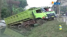Pasca amuk massa yang berujung pada rusaknya 14 dump truk, situasi keamanan di Desa Harjasari, Tegal, Jawa Tengah, mulai terkendali.
