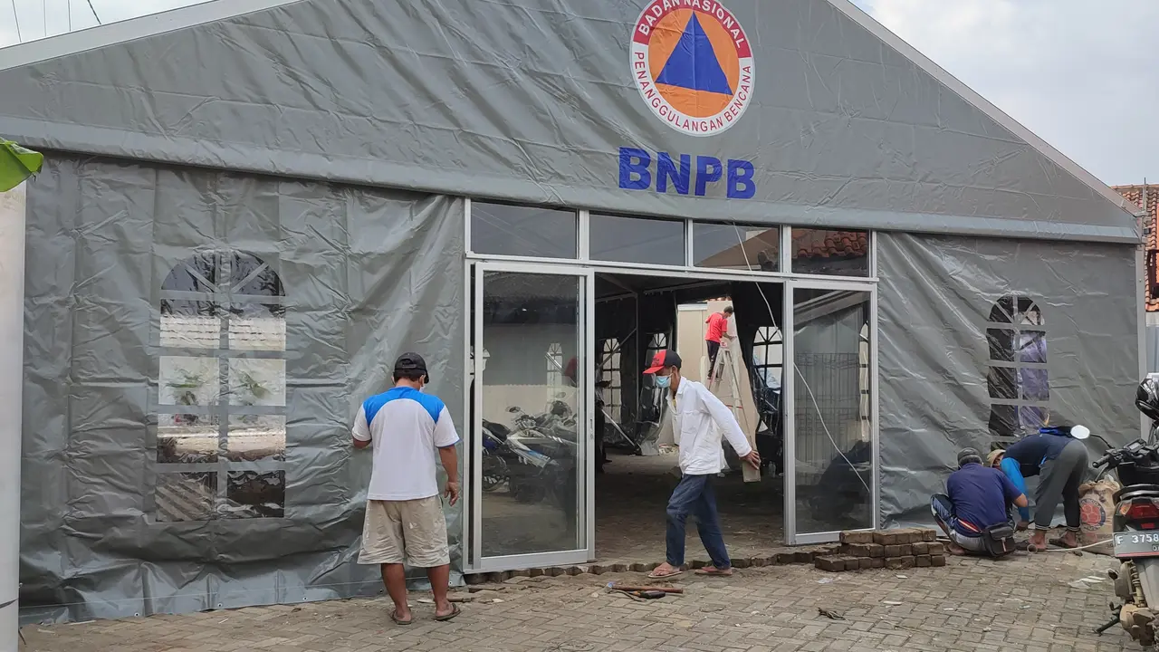 Tenda darurat bagi pasien Covid-19 di RSDU Kota Bogor. (Liputan6.com/Achmad Sudarno)