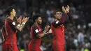 Para pemain Portugal, memberikan salam kepada suporter usai menang telak atas Kepulauan Faroe pada laga Grup B Kualifikasi Piala Dunia 2018 di Bessa Stadium, Porto, (31/8/2017). Portugal menang 5-1. (AP/Paulo Duarte)