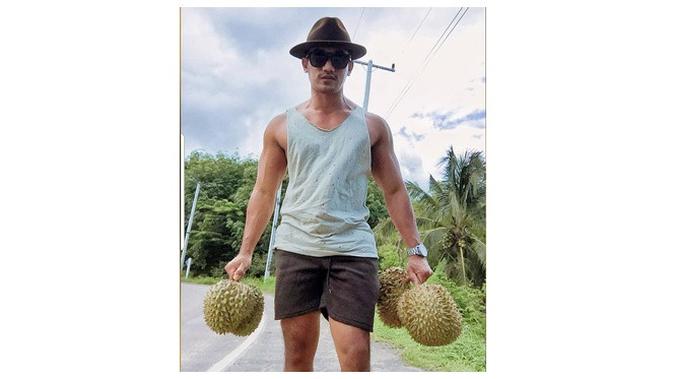 Pria ganteng durian (Sumber: Instagram/@hotdudeswithdurian)