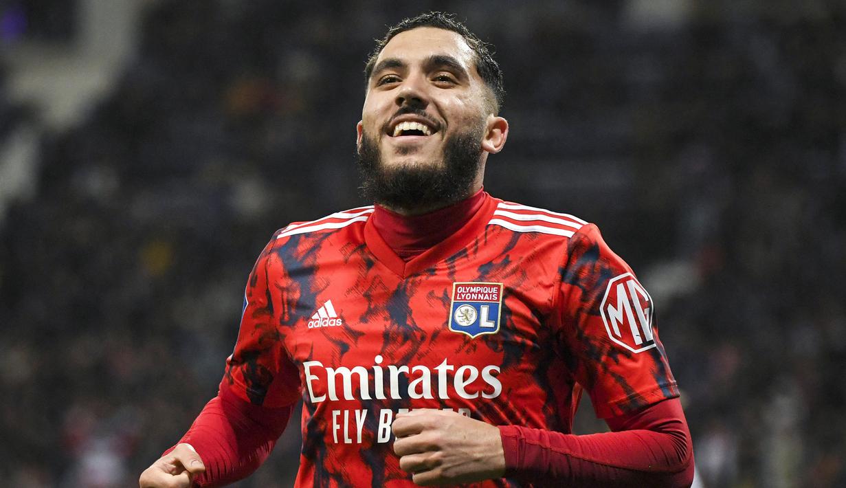 Rayan Cherki saat ini dianggap sebagai salah satu pemain muda paling menjanjikan di Prancis. Lyon harus merogoh kocek hingga 59.000 pounds per pekan untuk berusia 19 tahun itu. (Photo by Valentine CHAPUIS / AFP)
