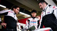 Veda Ega Pratama saat mengikuti tes pramusim Moto3 2026. (X/Honda Team Asia)