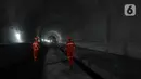 Aktivitas pekerja proyek Tunnel 6 Kereta Cepat Jakarta Bandung di Cikalong Wetan, Depok, Purwaarta, Kamis (27/1/2022). Tunnel ini menjadi salah satu tunnel terpanjang yang ditargetkan dalam waktu dekat akan tembus karena progres konstruksi sudah mencapai 97,01 persen. (Liputan6.com/Herman Zakharia)