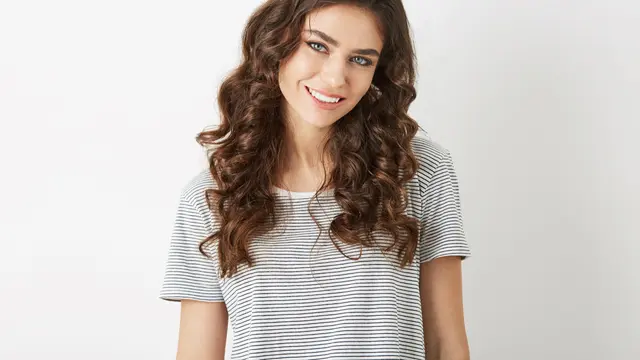 Kenali Trick Perawatan Rambut Bergelombang (photo by freepik)