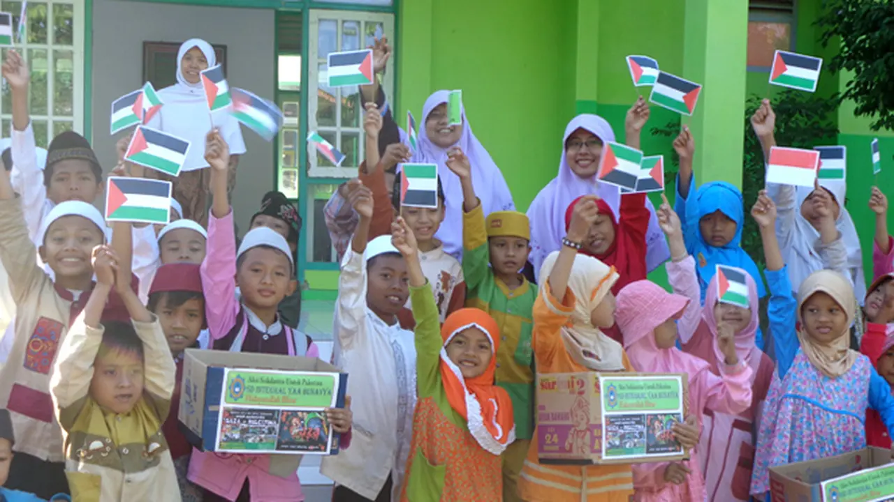 Anak-anak SD Lakukan Aksi Solidaritas  untuk Palestina