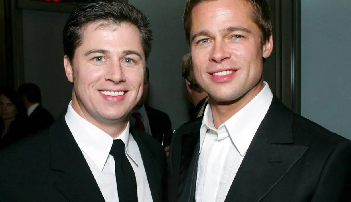 Brad Pitt memang terkenal dengan ketampanannya. Namun saudaranya, Doug Pitt pun nggak kalah kok! (Alex Berliner/BEI/BEI/Shutterstock)