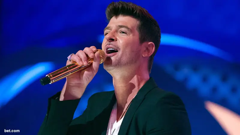 robin-thicke-130811c.jpg