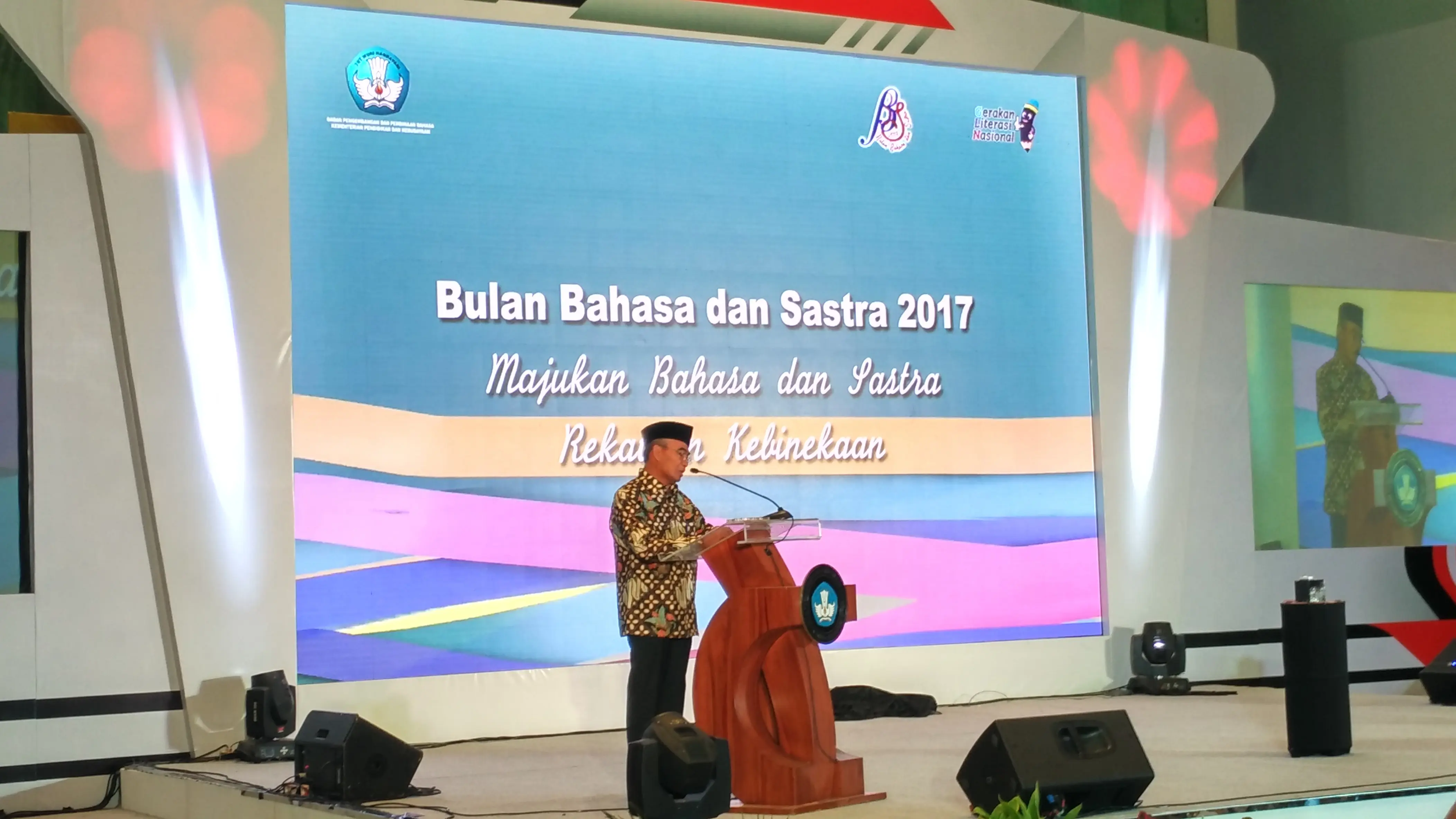 Menteri Pendidikan dan Kebudayaan Muhadjir Effendy saat membuka acara Puncak Bulan Bahasa dan Sastra 2017. (Liputan6.com/Hotnida Novita Sary)