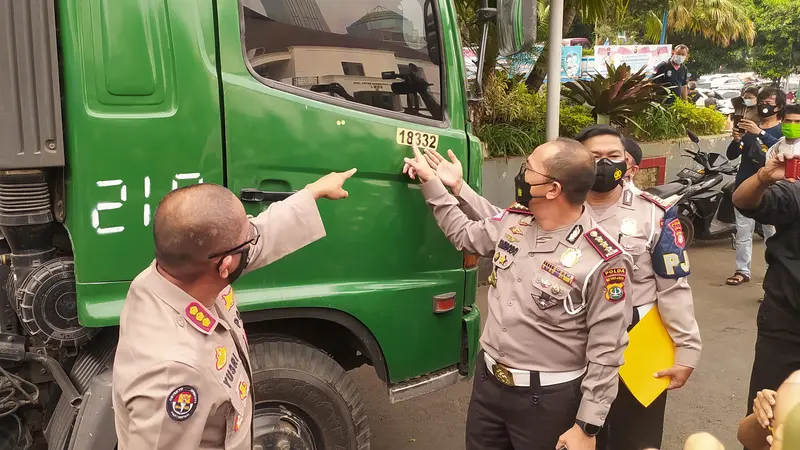 bocah 12 tahun kendarai truk