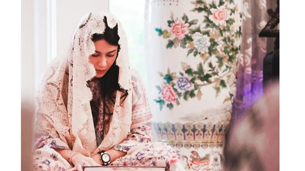 Tampil Berkerudung, Ini 5 Potret Dian Sastrowardoyo saat Khataman Al-Qur'an