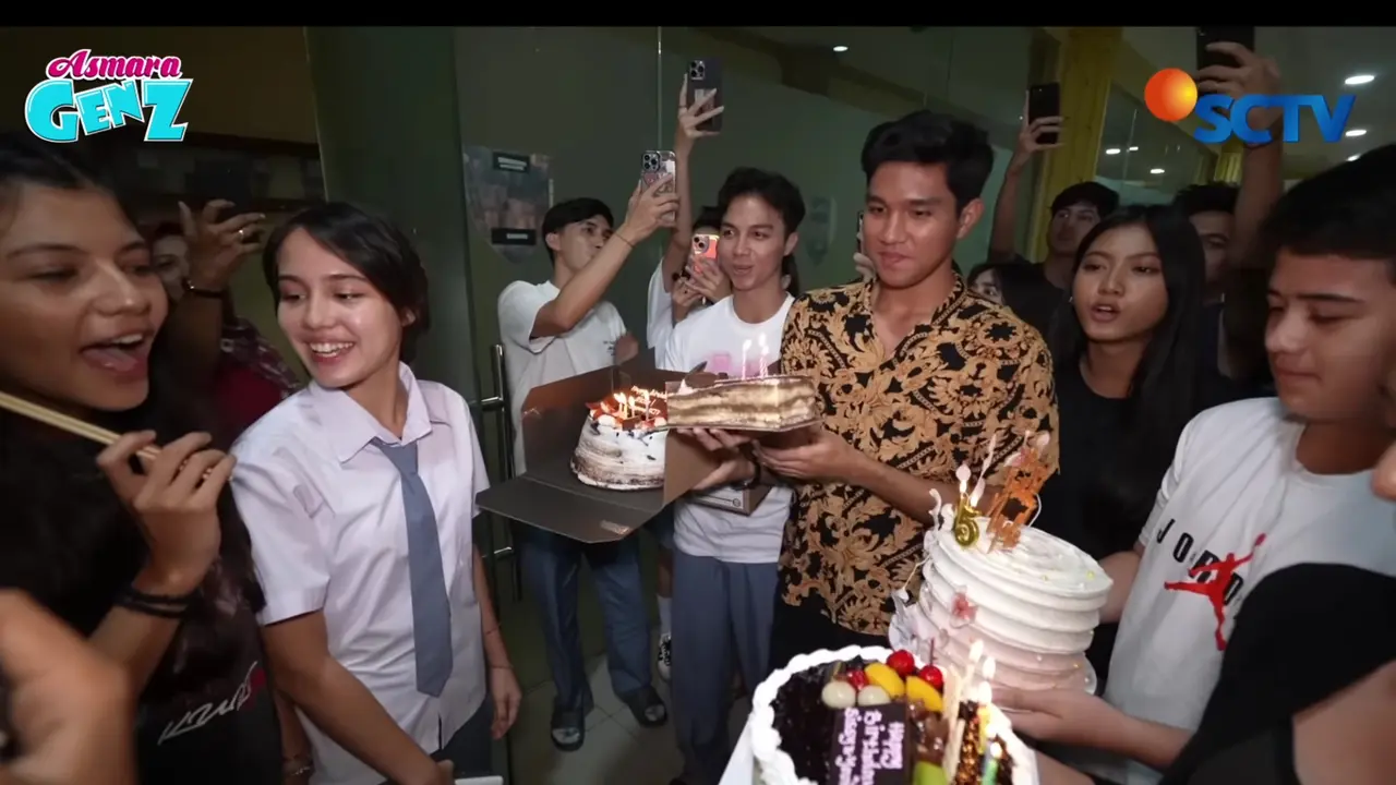 Tangkapan layar YouTube SCTV saat memberikan kejutan pada Nicole Rossi dan Yoona Gimenez. (Foto: Liputan6.com/Rahmadina Sundari)