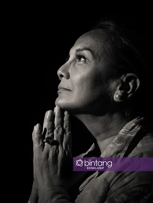 "Nggak pernah berpikir bahwa saya ingin jadi ini, ingin menjadi itu tetapi semua itu pilihan saya ambil berdasarkan kebutuhan yang ada," ujar Christine Hakim saat wawancara eksklusif beberapa waktu lalu. (Bambang E. Ros/Bintang.com)