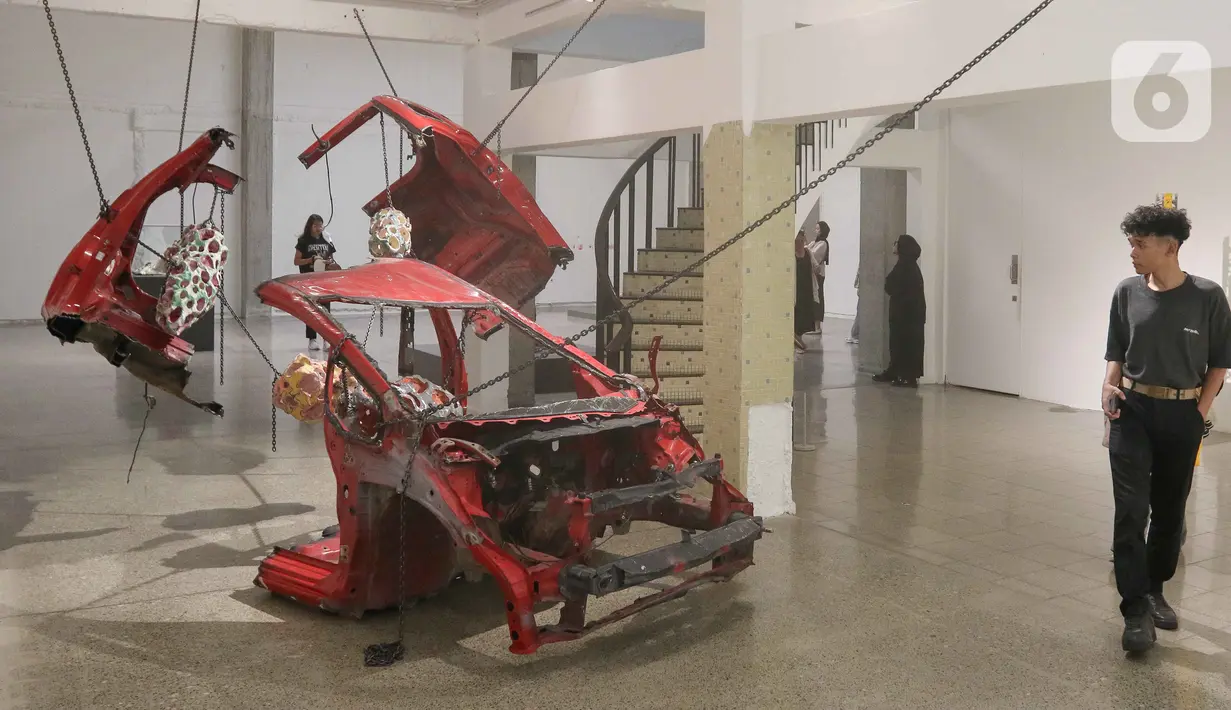 Galeri ROH memamerkan instalasi seni karya seniman asal Korea Selatan, Hyun Nahm. (Liputan6.com/Herman Zakharia)
