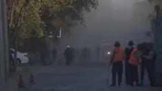 Petugas keamanan Afghanistan mengecek lokasi pemboman bunuh diri di Wazir Akbar Khan di Kabul, Afghanistan (31/10). Serangan terjadi pada (31/10/2017) oleh pelaku yang diyakini berusia 13-15 tahun. (AFP Photo/Wakil Kohsar)
