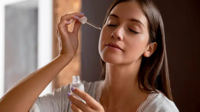 Tidak Perlu Takut Breakout, Begini Cara Aman Memilih dan Menggunakan Serum Untuk Pemula - Cover