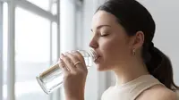 cegukan minum air putih./copyright. pexels/