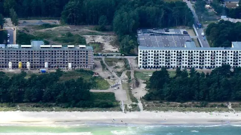 Prora, sebuah kompleks resor pinggir pantai peninggalan Nazi yang berlokasi di pulau Rugen